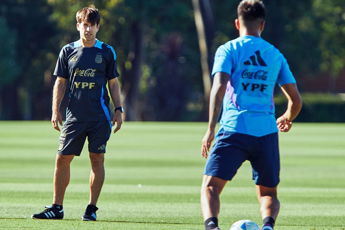 Diego Placente es el entrenador de la selección Sub 17; hace poco también disputó el Sudamericano, pero con la Sub 20