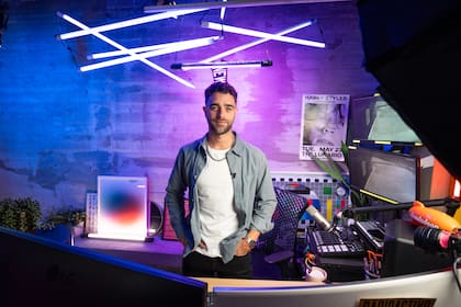 Diego Poggi armó su estudio mirando tutoriales por Youtube.