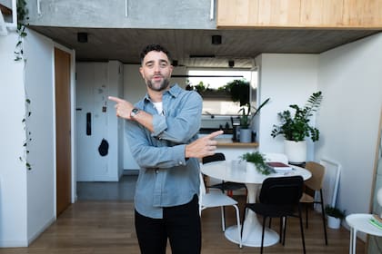 Diego Poggi tiene 76 plantas en su casa.