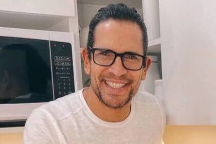 Diego Ramos tuvo que arreglar su auto en la calle y recibió puros elogios: “Mecánico hot”