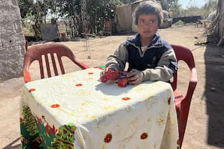 Tiene dificultades para hablar y hay noches que se va a dormir sin comer