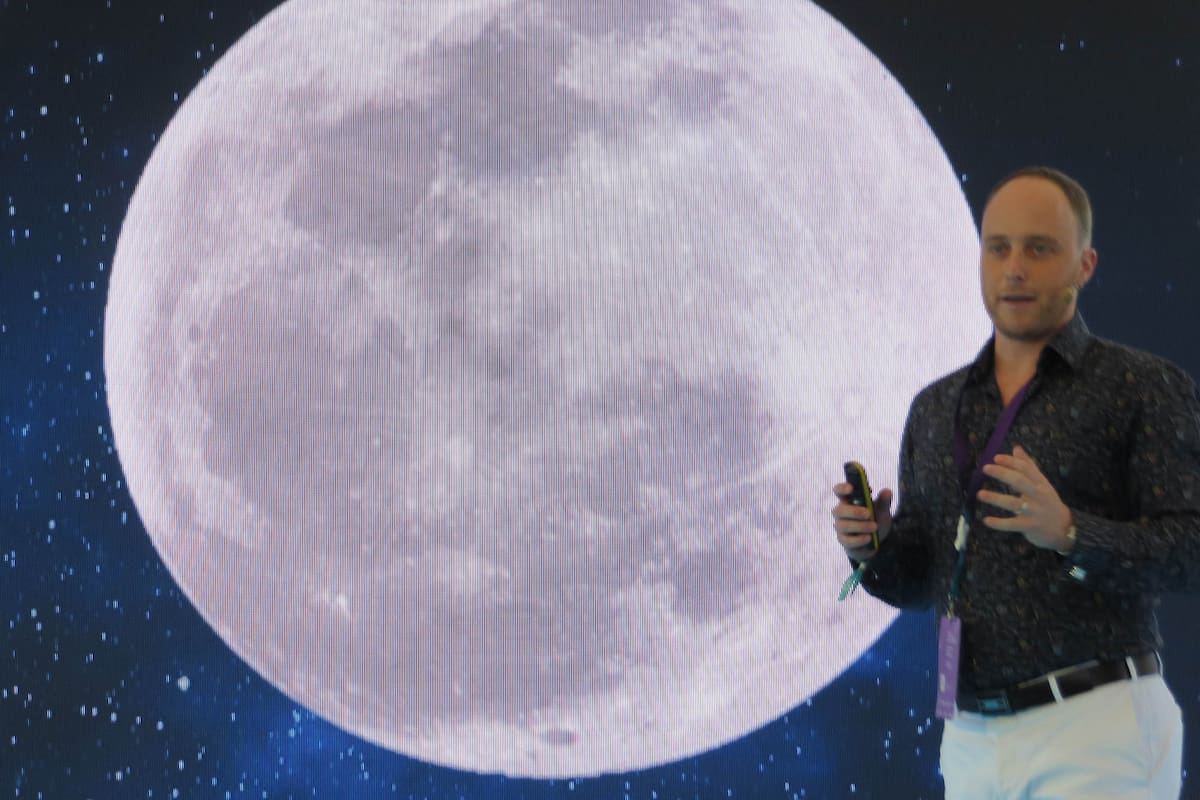 Diego Saikin en una conferencia que dio en Praga hace 6 meses