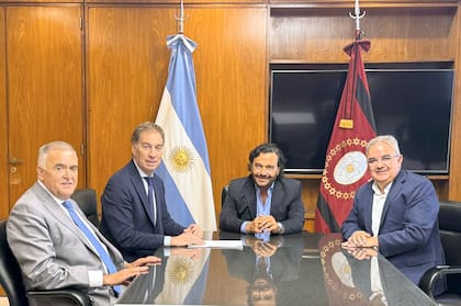 Diego Santilli con los gobernadores Osvaldo Jaldo (Tucumán), Gustavo Sáenz (Salta) y Raúl Jalil (Catamarca)