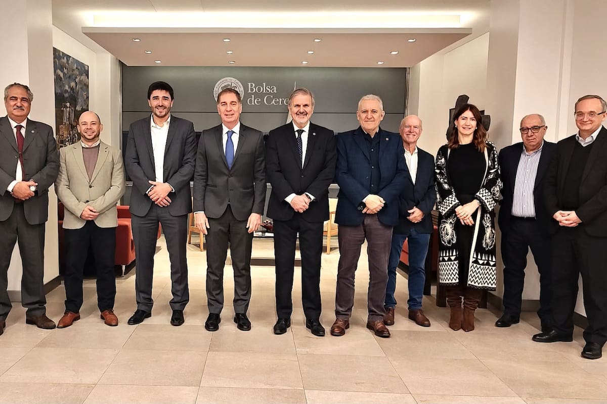 Diego Santilli, en el centro, con los asistentes al encuentro