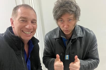 Diego Santilli junto a Javier Milei esta noche en Olivos