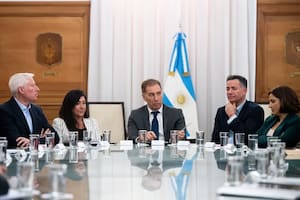 En Córdoba, los libertarios acercan intendentes de Pro y la UCR para ganar territorios de cara a 2027