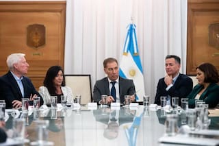 En Córdoba, los libertarios acercan intendentes de Pro y la UCR para ganar territorios de cara a 2027