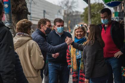 Diego Santilli recorrió las calles de Mar del Plata junto con Elisa Carrió