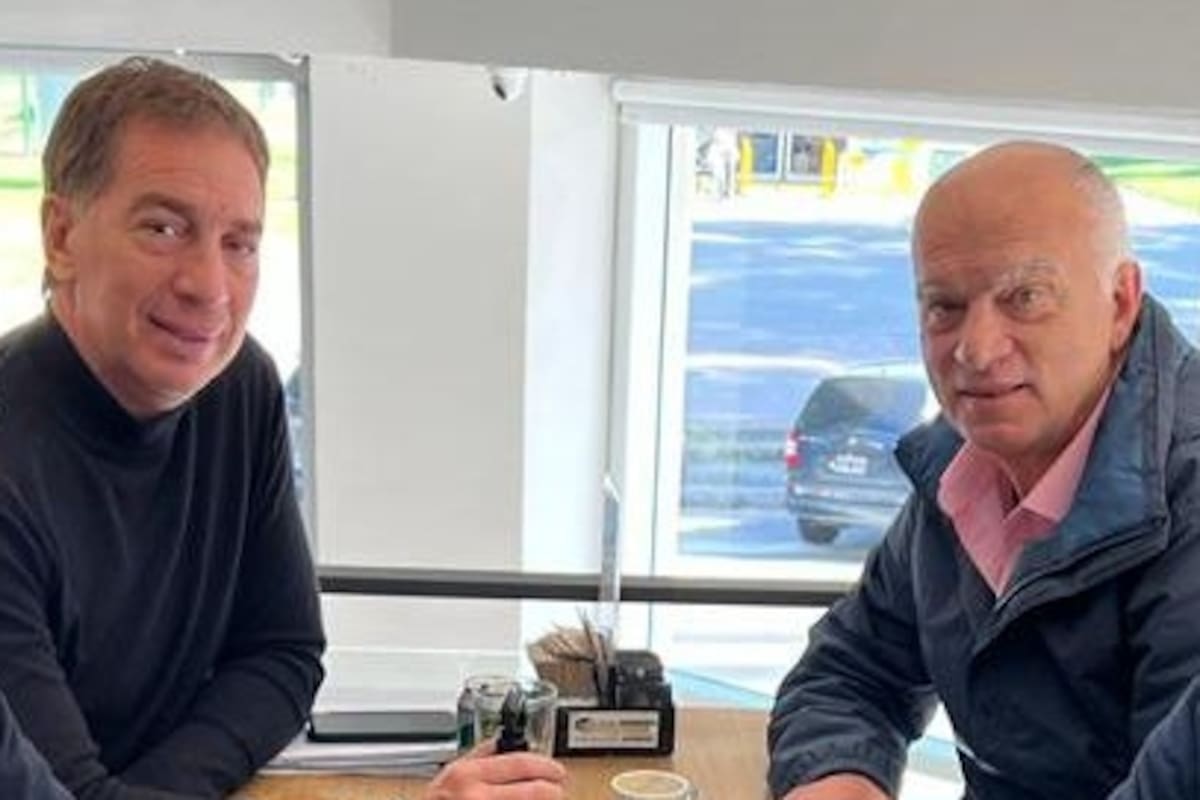 Diego Santilli y Néstor Grindetti, quienes disputaron la interna bonaerense de Juntos por el Cambio; el escrutinio provisorio dio ganador a Grindetti por menos de 20.000 votos