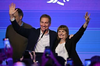 Bullrich y Santilli bailan por una silla a la nueva mesa del poder