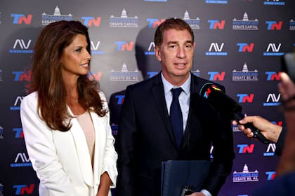 Diego Santilli y su esposa, Analía Maiorana, en el debate de TN