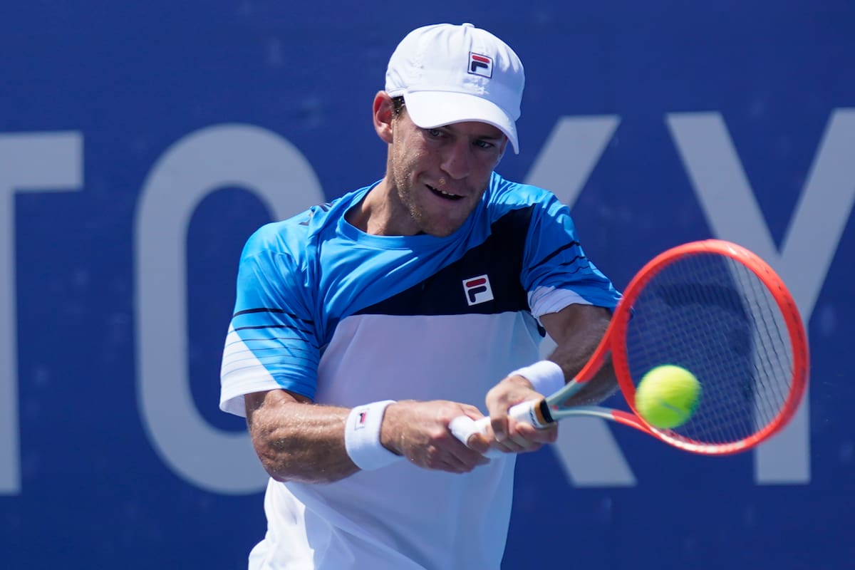 Diego Schwartzman, de Argentina, en el partido ante Karen Khachanov, del Comité Olímpico Ruso, durante la tercera ronda del tenis de Tokio 2020