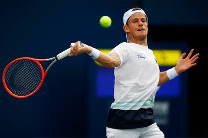 Diego Schwartzman, en acción en el duelo que disputó contra Roberto Bautista en Toronto