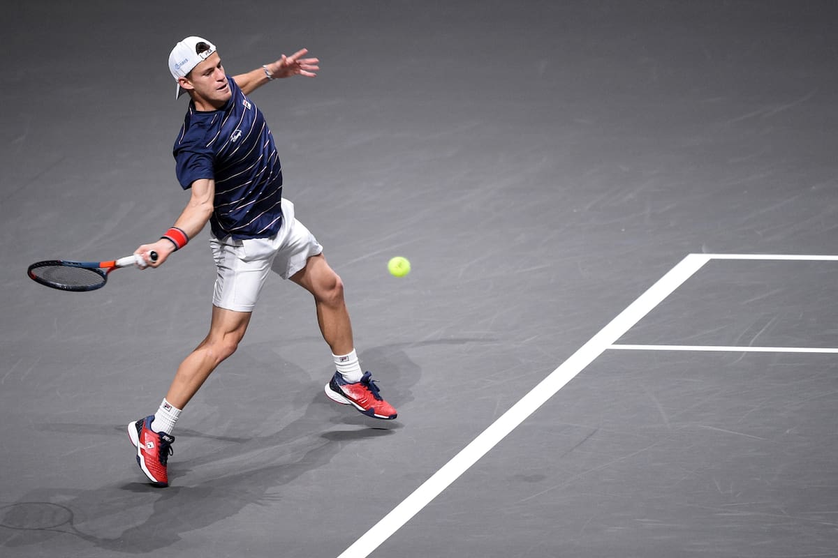 Diego Schwartzman en acción frente a Alexander Zverev