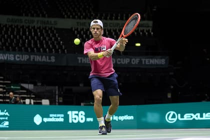 Diego Schwartzman, en uno de los últimos ensayos sobre la carpeta de Bolonia; este martes, el debut frente a Suecia