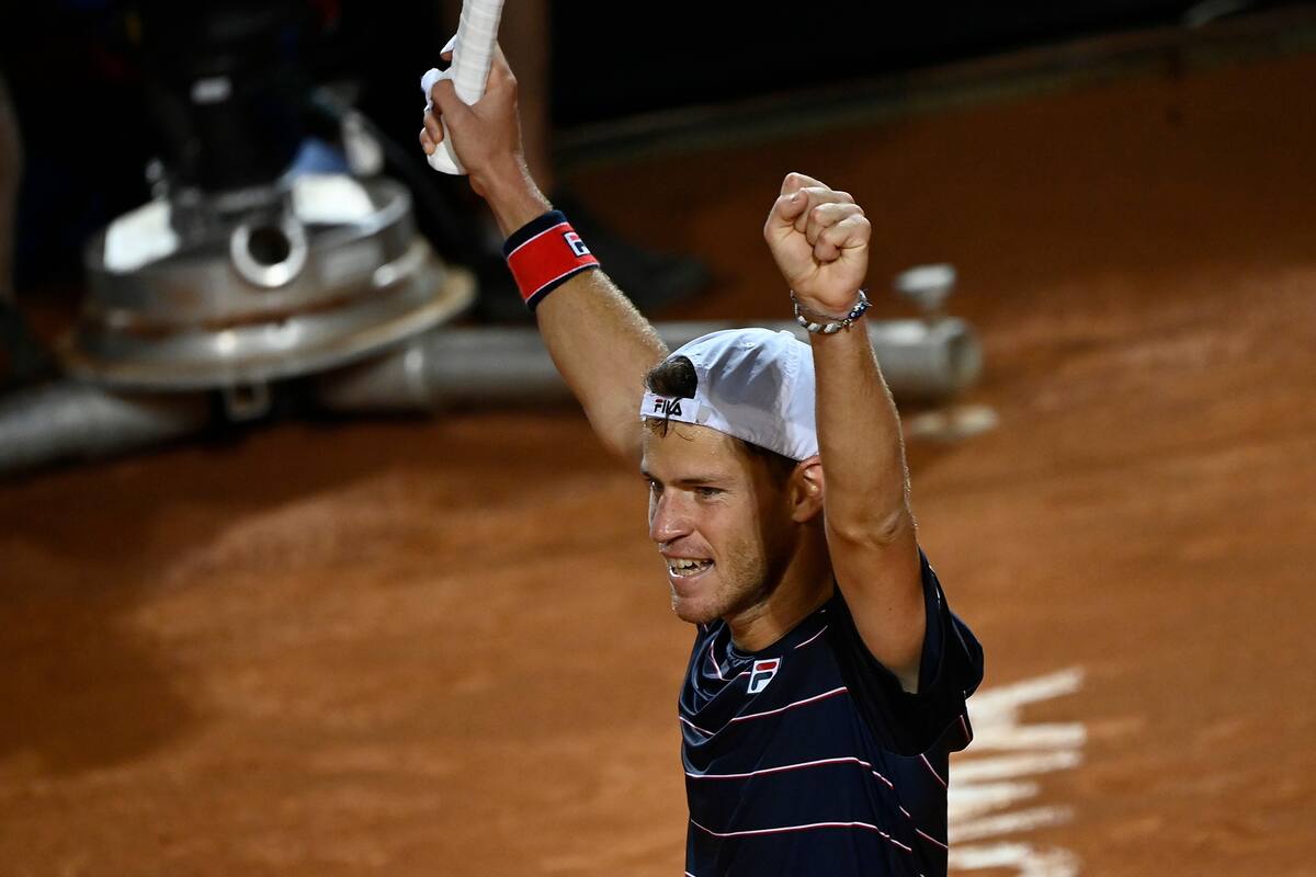 Diego Schwartzman festeja después de ganarle a Rafael Nadal