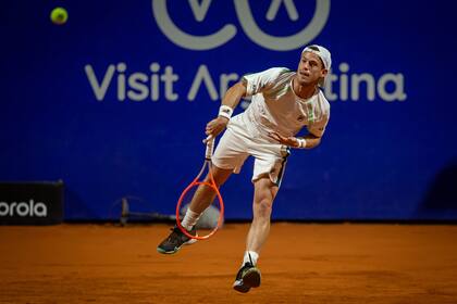 Diego Schwartzman se recuperó en el segundo set y se lo quedó por 6-2, pero poco después el encuentro tuvo que ser pospuesto
