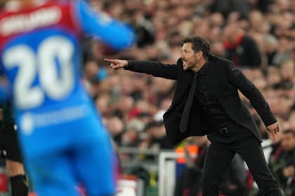 Diego Simeone dice que fue insultado antes de enfrentarse con aficionado del Liverpool