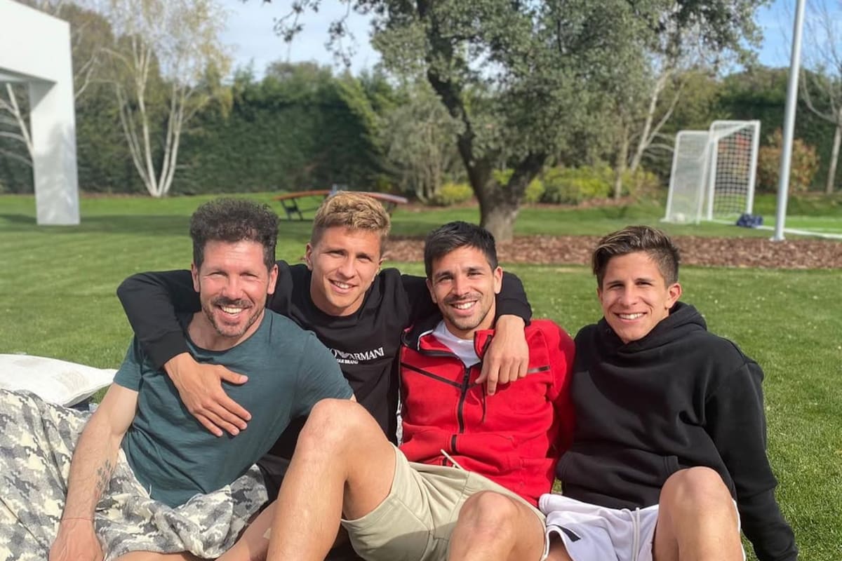 Diego Simeone junto a sus tres hijos mayores, Gianluca, Giovanni y Giuliano (Foto: Instagram @simeone)