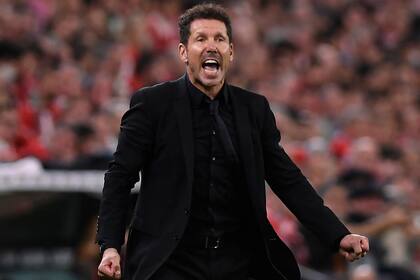 Diego Simeone, leyenda de Atlético de Madrid como futbolista y DT, está en el décimo puesto, porque con menos recursos da pelea entre Real Madrid y Barcelona y revive en cada temporada.