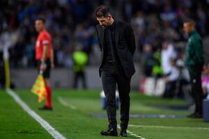 Diego Simeone y su Atlético de Madrid quedaron al margen de toda competición europea en la temporada; las críticas al entrenador son fuertes.