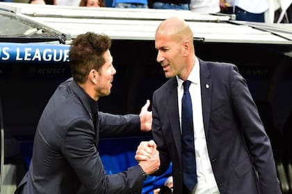 Diego Simeone y Zinedine Zidane poseen nueve títulos como entrenadores y este domingo se cruzarán nuevamente en una final