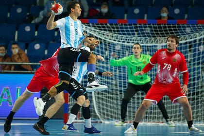 Diego Simonet, la estrella de la Argentina, fue el primer no europeo premiado como MVP del máximo torneo de clubes del Viejo Continente; en él confía el handball nacional para un buen desempeño en Egipto 2021.