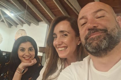 Diego Spagnuolo, con Marcela Pagano y Victoria Villarruel, en la campaña de 2023