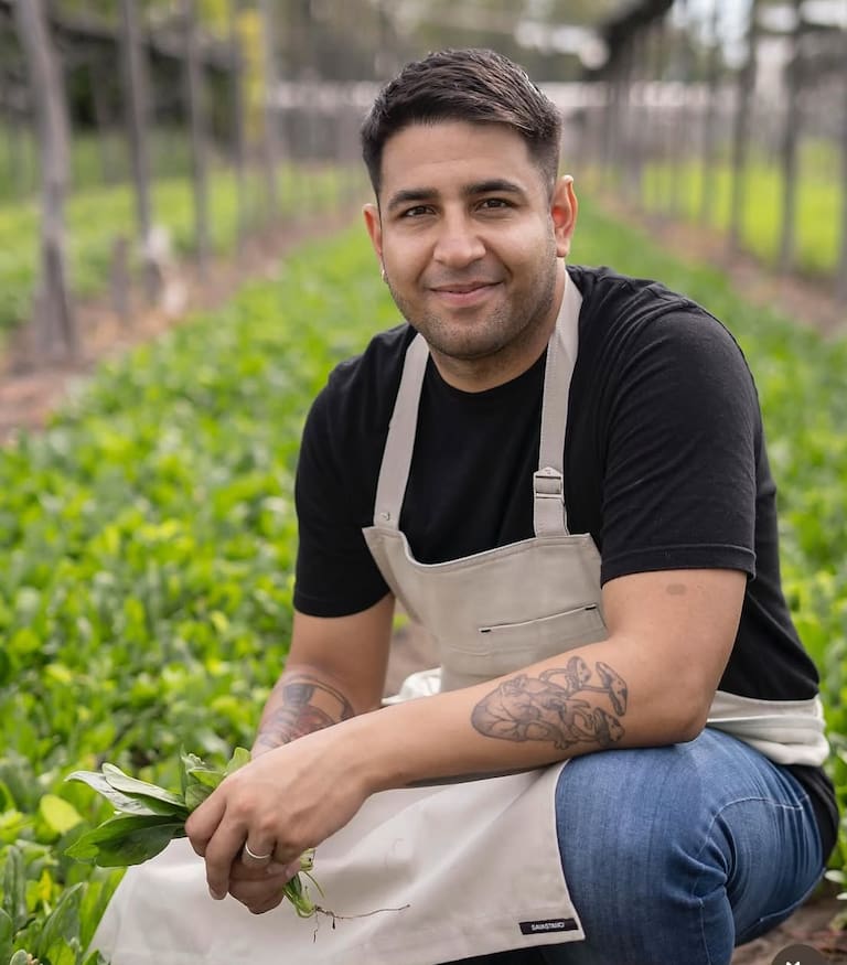 Diego Tapia, jefe de cocina de Negre en Rosario, cultor del desperdicio cero que utiliza cáscaras en la alta gastronomía