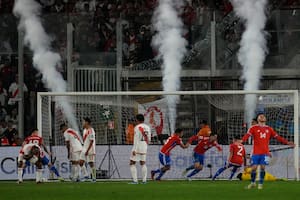Diego Valdés consigue el gol del 1-0 para Chile frente a un flojo Perú, que este martes recibirá a la Argentina en la cuarta fecha de la eliminatoria sudamericana para el Mundial de 2026.