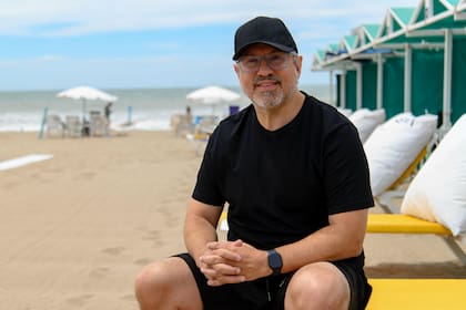 Diego Valenzuela habla de la política desde Pinamar.