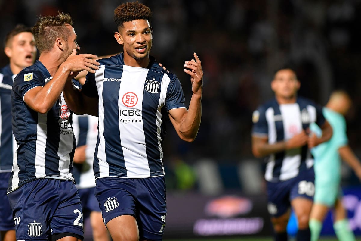 Diego Valoyes festeja su gol, el de la victoria de Talleres sobre Godoy Cruz; los cordobeses definirán la Copa Argentina frente a Boca, el miércoles en Santiago del Estero