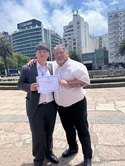 Diego Vera, junto a su hijo