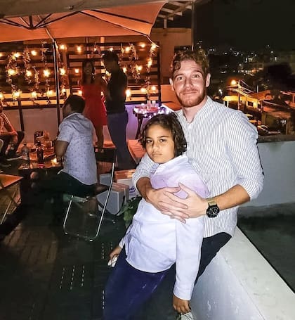 Diego Vicos en 2019 junto a Valen, su hijo
