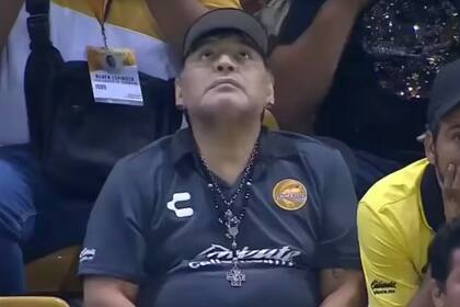 Diego vió el partido desde la tribuna