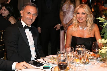 Diego y Yanina Latorre acompañaron la iniciativa de la velada: reunir fondos para mejorar las instalaciones del Hogar Milagros que alberga a 20 niños judicializados, algunos de ellos con problemas de motricidad y distintas patologías que requieren cuidados y atención permanente