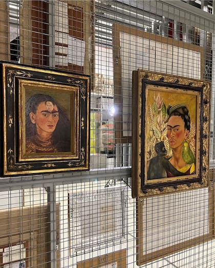 "Diego y yo" (1949) y "Autorretrato con chango y loro" (1942), al fin juntas en la trastienda del Malba. Desde el jueves próximo se exhibirán al público en su propia sala