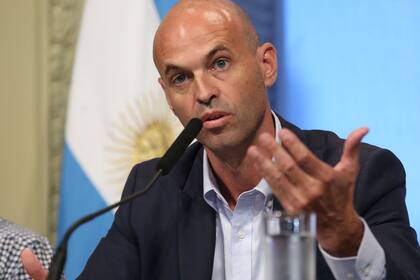 Dietrich, ayer, en la conferencia de prensa donde anunció el aumento en el transporte