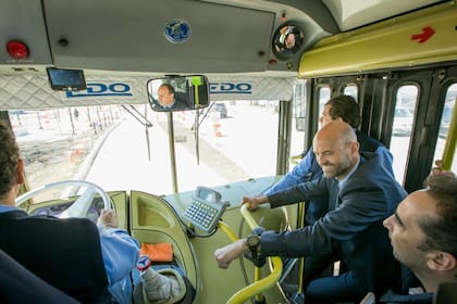 Dietrich y Tagliaferro en el colectivo manejado por el chofer Andrés Margó