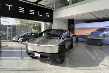 Diez camionetas eléctricas Tesla comenzarán a patrullar el condado de Clark tras una donación de 2,7 millones de dólares del inversionista Ben Horowitz