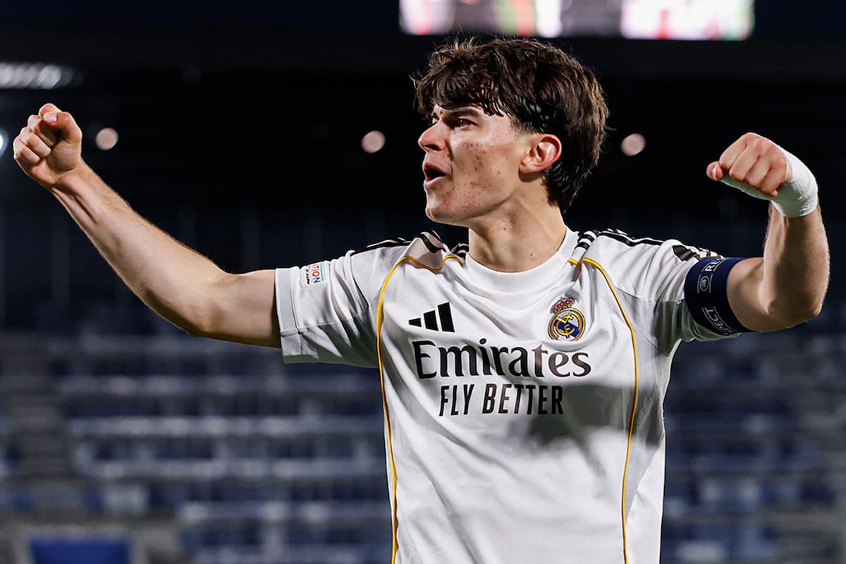 Diez festeja la obtención de la UEFA Youth League 2025/26 con Real Madrid (https://x.com/lafabricacrm)