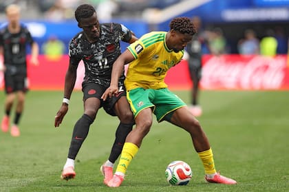 Diez minutos del segundo tiempo y partido sin goles entre Canadá y Sudáfrica.