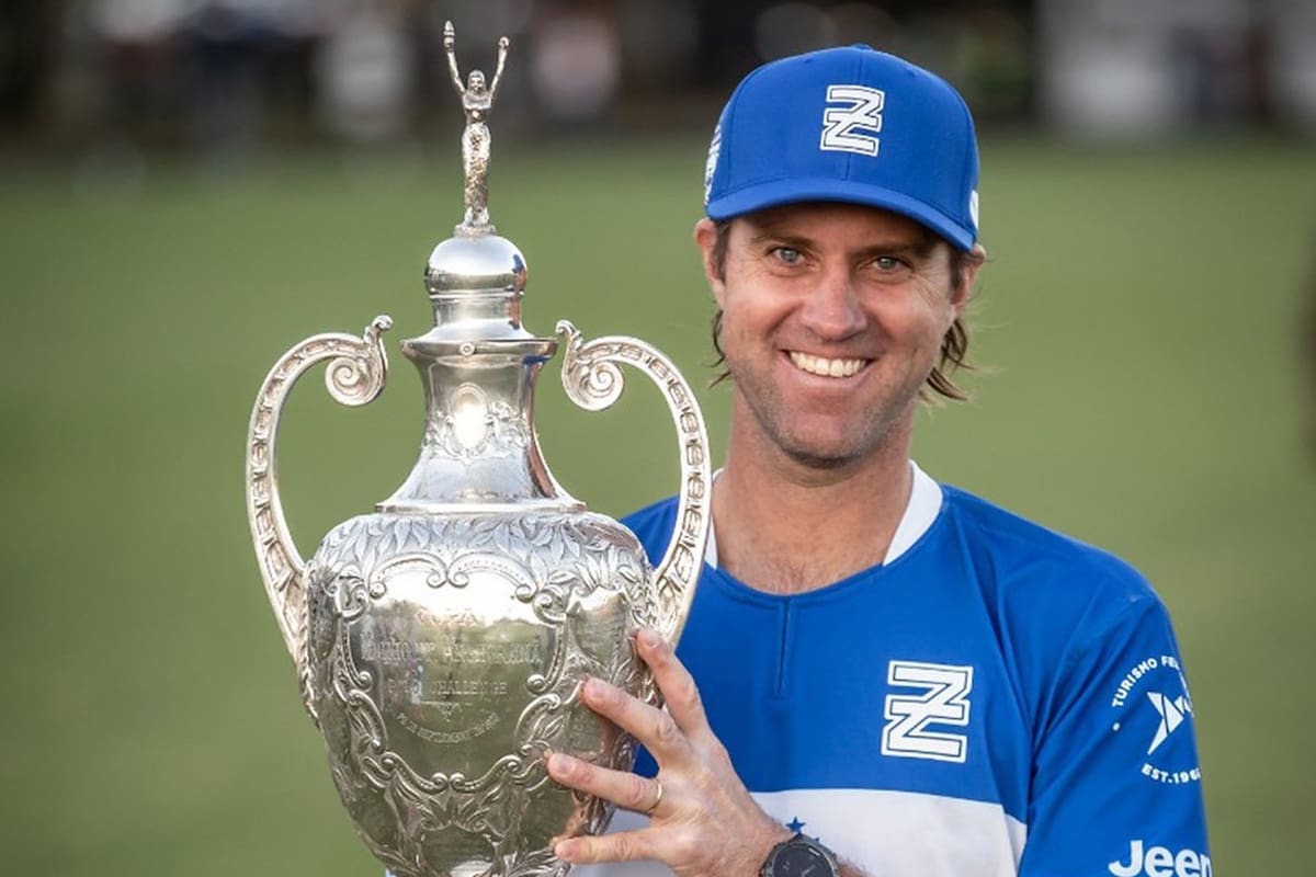 Diez veces se fotografió Gonzalo Pieres (h.) con la copa Emilio de Anchorena como vencedor del Abierto de Tortugas; Ellerstina es el equipo más veces campeón en el primer torneo de Triple Corona, con 13 conquistas.