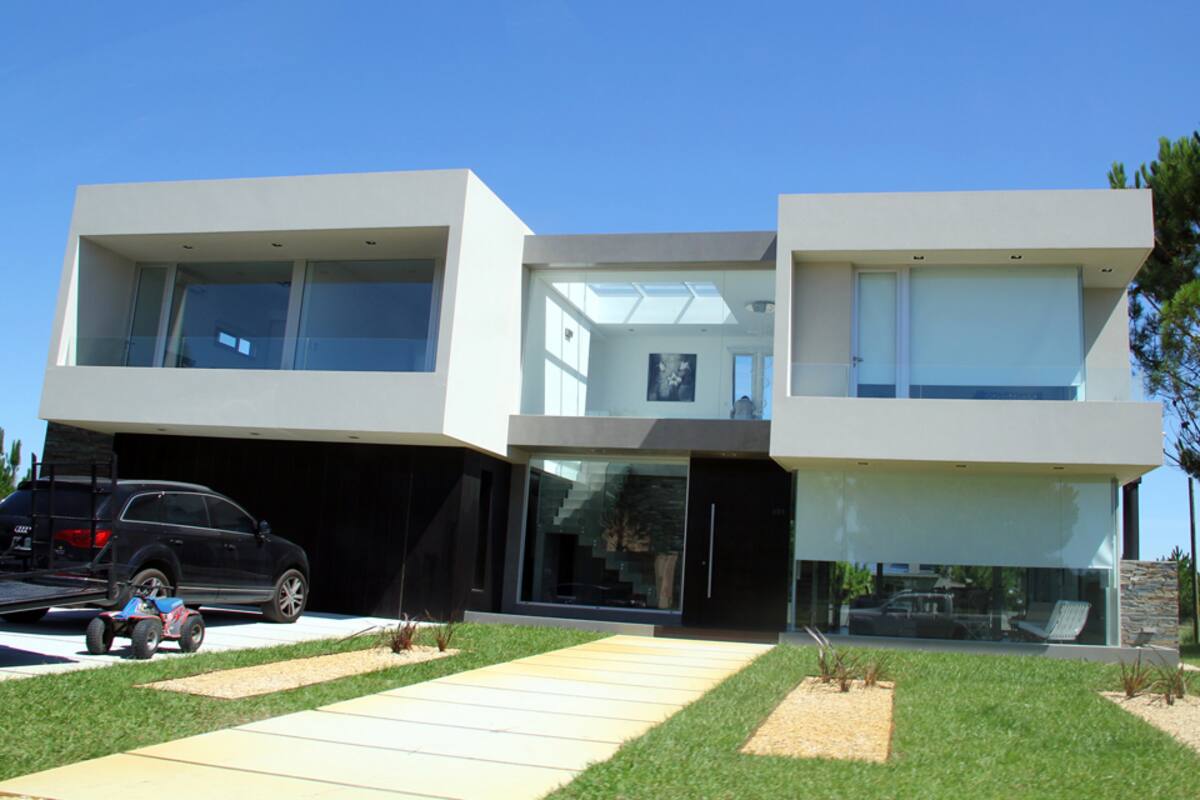 Diferentes estilos de casas conviven en el country