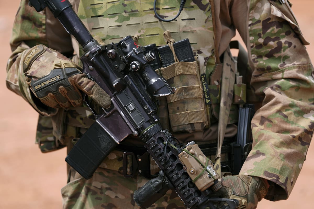 Diferentes integrantes de la milicia pueden nacionalizarse estadounidense si cumplen con determinados requisitos