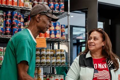Diferentes organizaciones entregan alimentos sin costo en Illinois