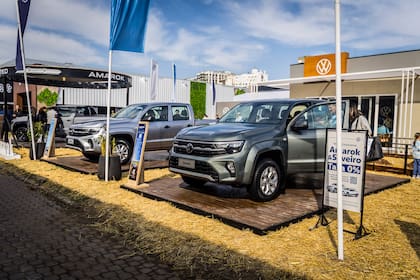 Diferentes versiones de Amarok y la Saveiro se exhiben en la Rural.