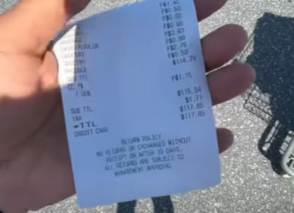 “Díganme en qué parte del planeta ustedes pueden llenar un carrito por ese valor”, desafió el youtuber devenido en experto en ahorro