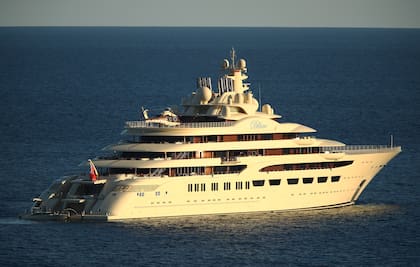 El Dilbar, de Usmanov, es el yate a motor más grande del mundo