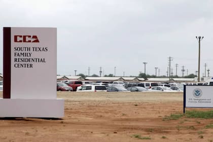 Dilley es la única instalación de EE.UU. dedicada a alojar unidades familiares bajo custodia migratoria